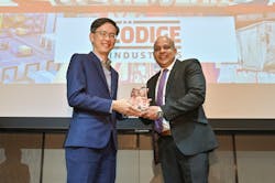 Lim Ching Kiat, Managing Director, Air Hub Development at Changi Airport Group (left), handed over the Air Cargo Technology Provider of the Year award to Ranga Jayaweera, General Manager Singapore at Lödige Industries. Lim Ching Kiat, Managing Director, Air Hub Development at Changi Airport Group (left), handed over the Air Cargo Technology Provider of the Year award to Ranga Jayaweera, General Manager Singapore at Lödige Industries.