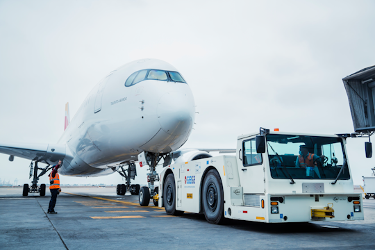 https://img.aviationpros.com/files/base/cygnus/cavc/image/2022/11/Ramp_Service__SA10452.6385258f24e04.png?auto=format%2Ccompress&w=320