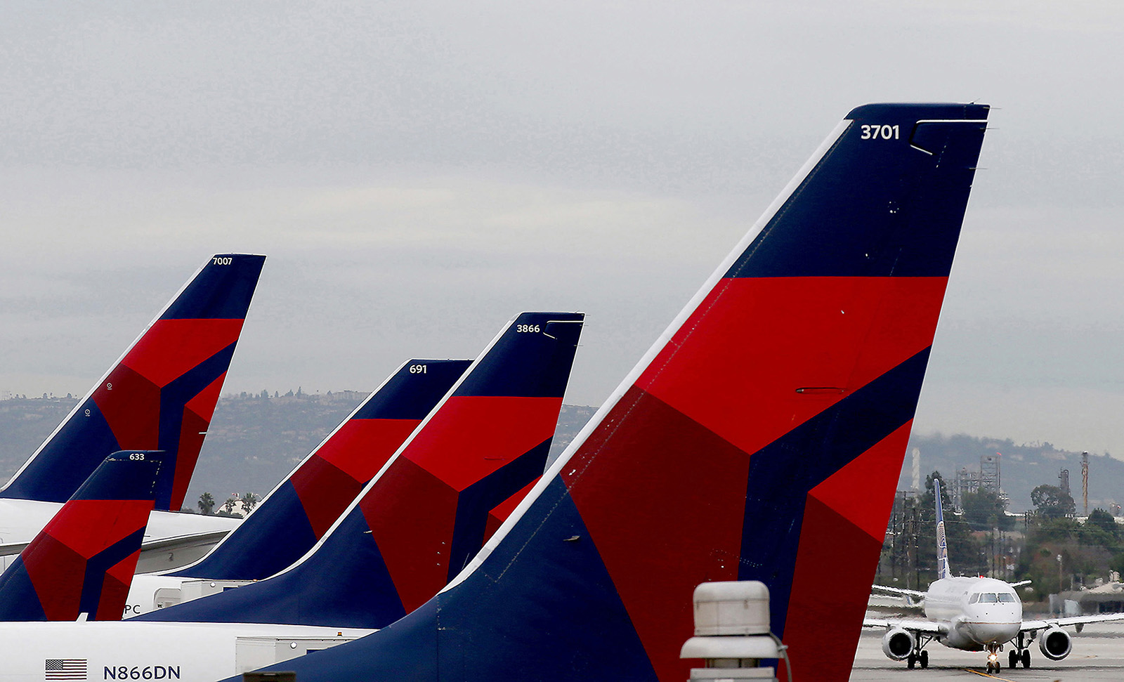 Delta Hiring Thousands Of Flight Attendants As Air Travel Rebounds ...