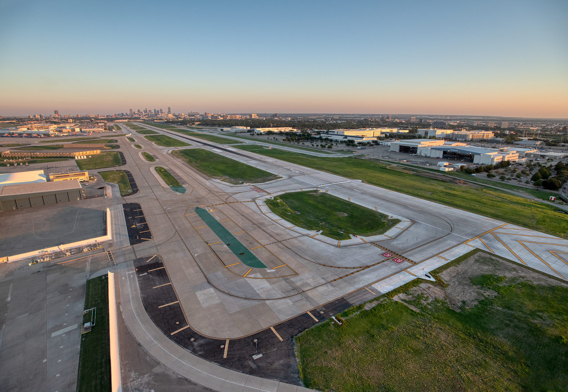 Resized Dal Love Field Runway &copy;trey Cambern 4501 20