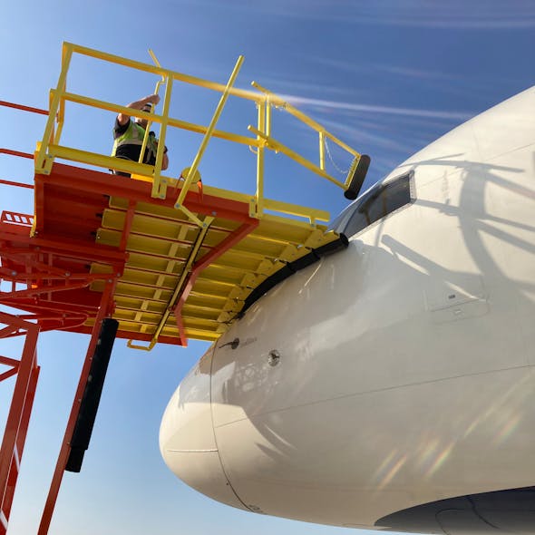Moveable deck slats allow for precise stand-to-plane fitting and keep employees safe.