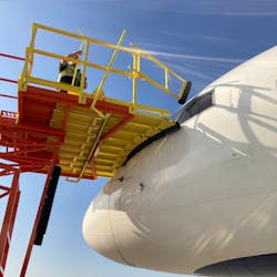 Moveable deck slats allow for precise stand-to-plane fitting and keep employees safe. Moveable deck slats allow for precise stand-to-plane fitting and keep employees safe.