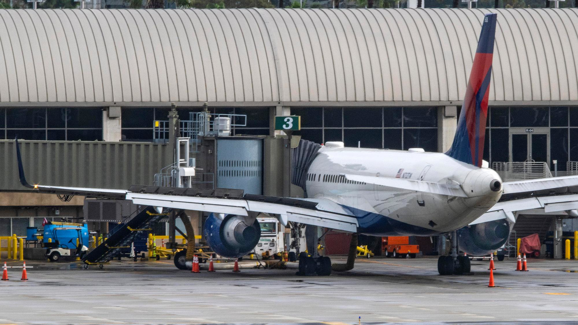 A Delta Air Lines plane is parked at a gate mid-afternoon on Tuesday, January 10, 2023. Delta flight 447 to Atlanta was about to take off from John Wayne Airport when it reported smoke coming from the Boeing 757&rsquo;s right engine around 1:25 p.m. on Tuesday afternoon, January 10, 2023, according to airport spokesperson Annasophia Servin. The airport fire crew responded and the plane was towed back to the gate. No injuries occurred.