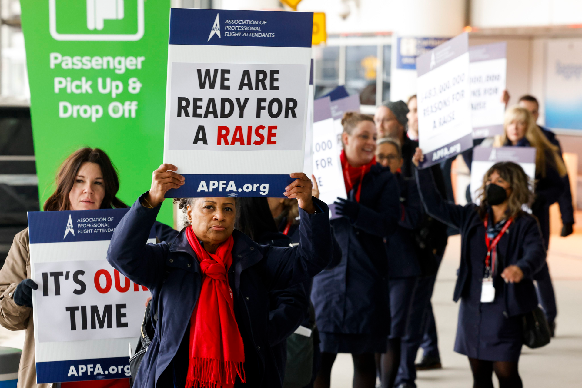 American Airlines Flight Attendants Picket at DFW Airport for Better