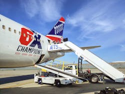 Construction of Stinar’s SPS-3518 includes a steel frame with aluminum panels, diamond plate steps and platform, and stainless steel handrails. Construction of Stinar’s SPS-3518 includes a steel frame with aluminum panels, diamond plate steps and platform, and stainless steel handrails.