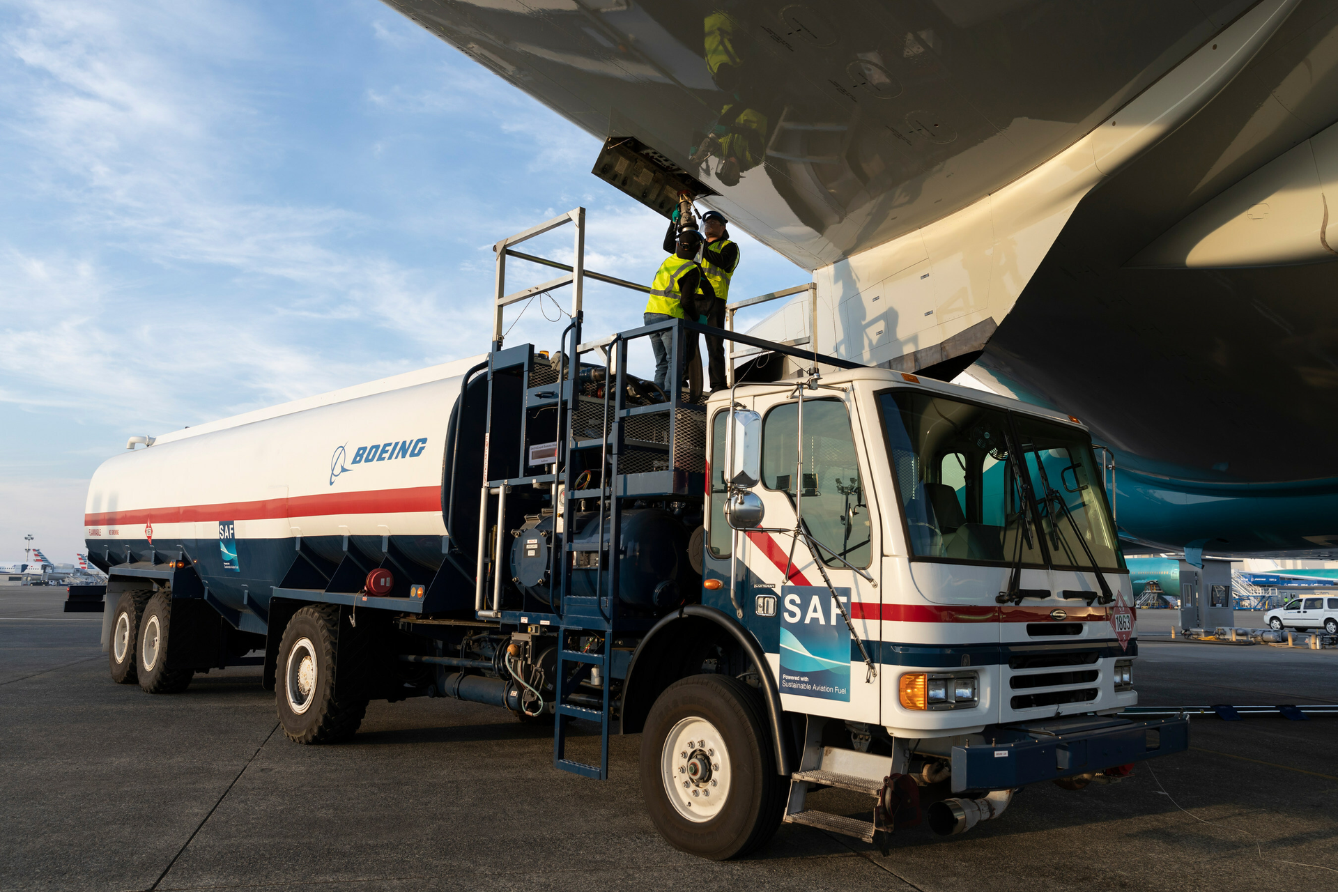 Boeing Sustainable Aviation Fuel Truck (2)