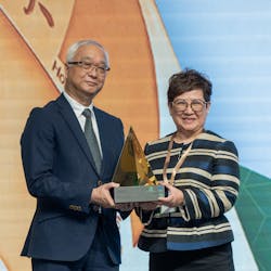 Hactl executive director and chief financial officer Amy Lam received the Transport and Logistics - Gold Award in the HKAEE from Tse Chin-wan, secretary for environment and ecology.