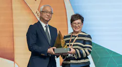 Hactl executive director and chief financial officer Amy Lam received the Transport and Logistics - Gold Award in the HKAEE from Tse Chin-wan, secretary for environment and ecology.