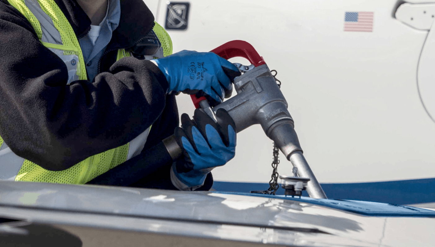 Avgas 100LL and UL94 avgas nozzle spouts and filler ports are the same. Use extreme caution when dispensing unleaded avgas.