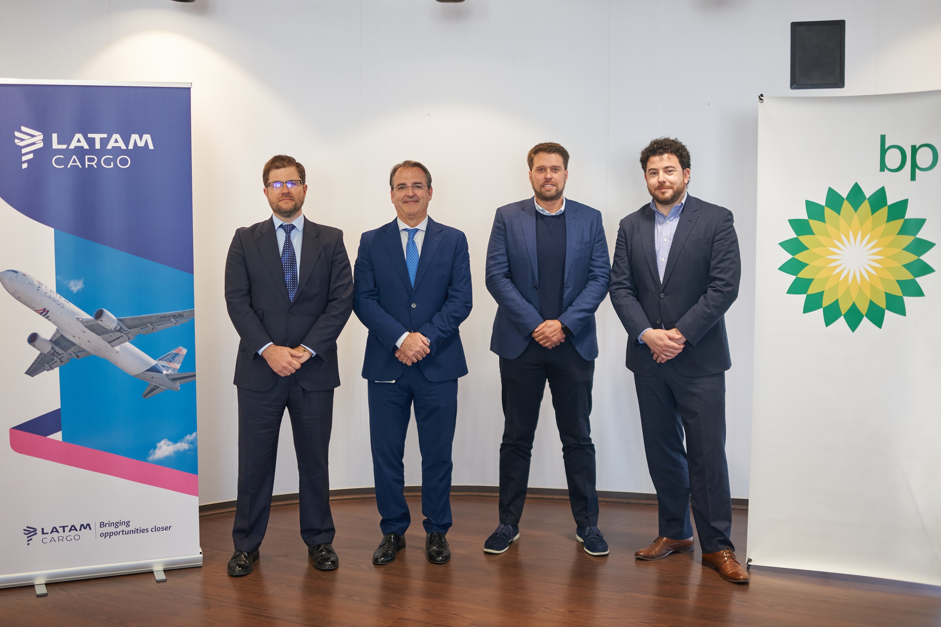 Left to right: Jesus Presa, account manager, Air BP; Francisco Quintana, vice-president refining, BP Castell&oacute;n; Matias E. Cortina, Vice-President Commercial EMEA LATAM Cargo; and Julio Casas, regional sales director, Air BP.