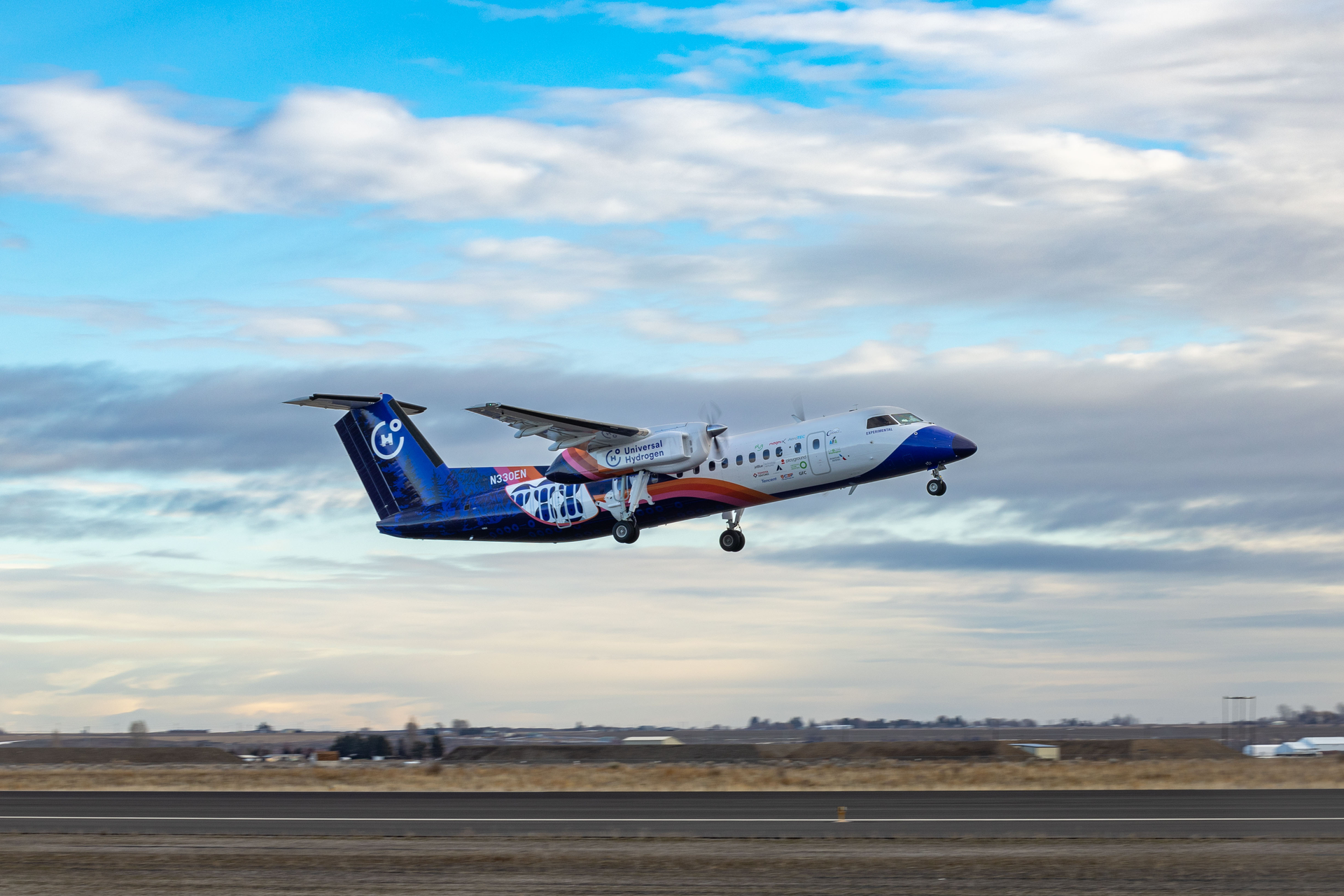 Universal Hydrogen completes first flight of hydrogen regional airliner.