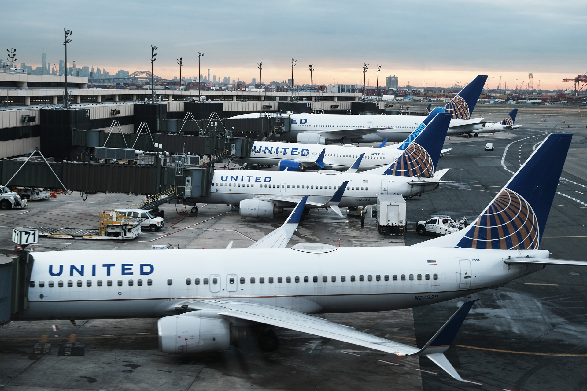 Two United Airlines Planes Make Contact At Boston Airport | Aviation Pros