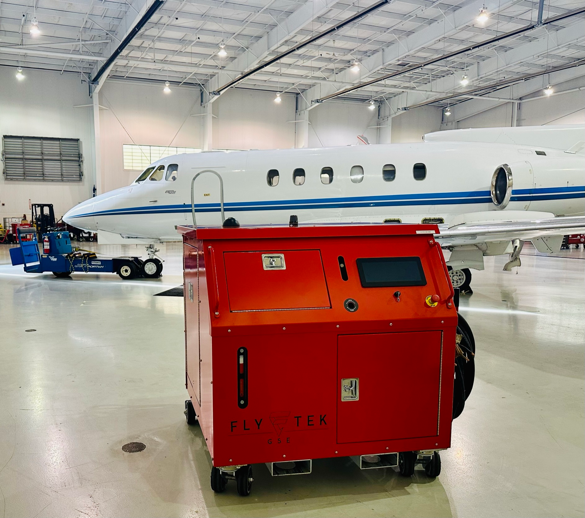 The HPU can supply oil from its onboard hydraulic reservoir or circulate the oil already in the aircraft.