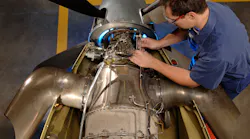 Pt6 Mechanic On Wing 003