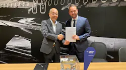 Star Flyer Contract Signing Copyright Lufthansa Technik