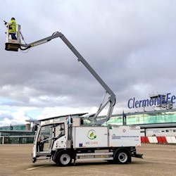 The e-Mini MY Lite delivered to A&eacute;roport Clermont-Ferrand has a 40 kwh battery and can handle 8-12 deicings depending on rate of contamination/fluid needs and can drive 40-75 km on a single charge.