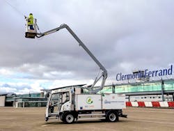 The e-Mini MY Lite delivered to A&eacute;roport Clermont-Ferrand has a 40 kwh battery and can handle 8-12 deicings depending on rate of contamination/fluid needs and can drive 40-75 km on a single charge.