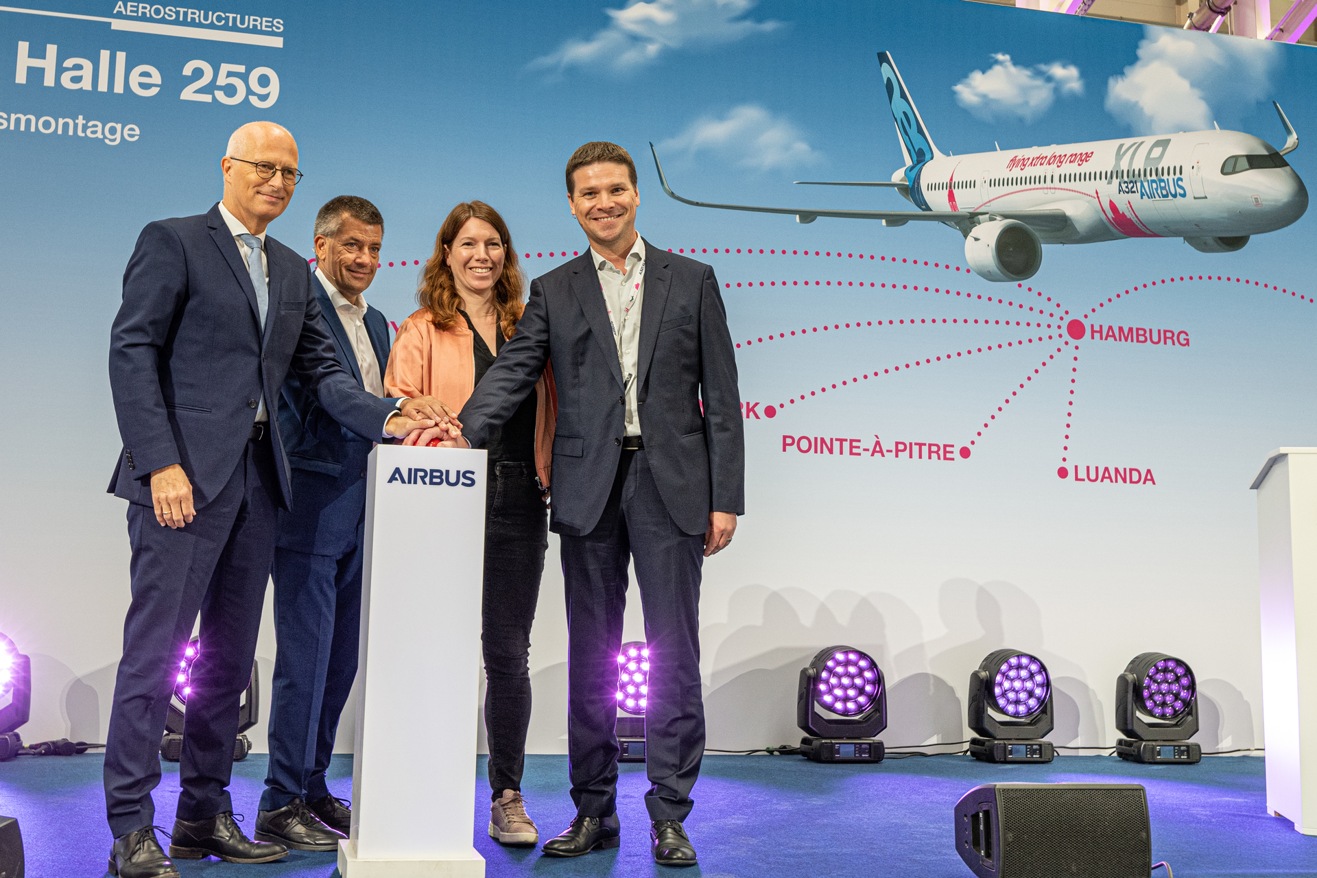 Peter Tschentscher, First Mayor of the Free and Hanseatic City of Hamburg, Andr&eacute; Walter, Head of Airbus Commercial Aircraft Production in Germany, Anna Christmann, Federal Government Coordinator of German Aerospace Policy and Gary o'Donnell, Head of A321XLR Development, open the new A321XLR Equipment Installation Hangar in Hamburg, designed and constructed in line with latest production and sustainability standards.
