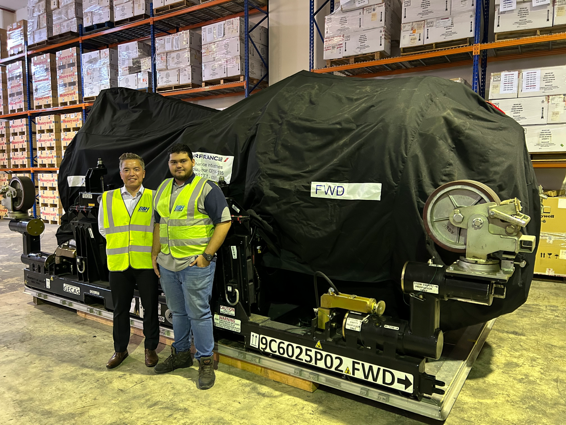 David Wong (left) &ndash; Singapore Station Manager B&amp;H Worldwide, and Muhammad Norhakim &ndash; Warehouse Supervisor Singapore.