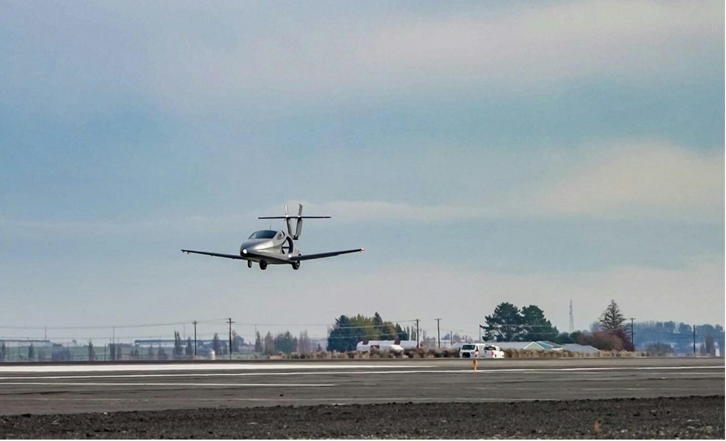 The Switchblade flying car coming in for landing after achieving its first flight. The maiden flight was achieved above Washington State at the Moses Lake/Grant County Airport with veteran test pilot Robert Moehle. The Switchblade flew to an elevation of 500 feet and was airborne for 6 minutes.