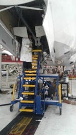 DF071592-04 Landing Gear Access Stand (Main and Nose Landing Gear Access) DF071592-04 Landing Gear Access Stand (Main and Nose Landing Gear Access)