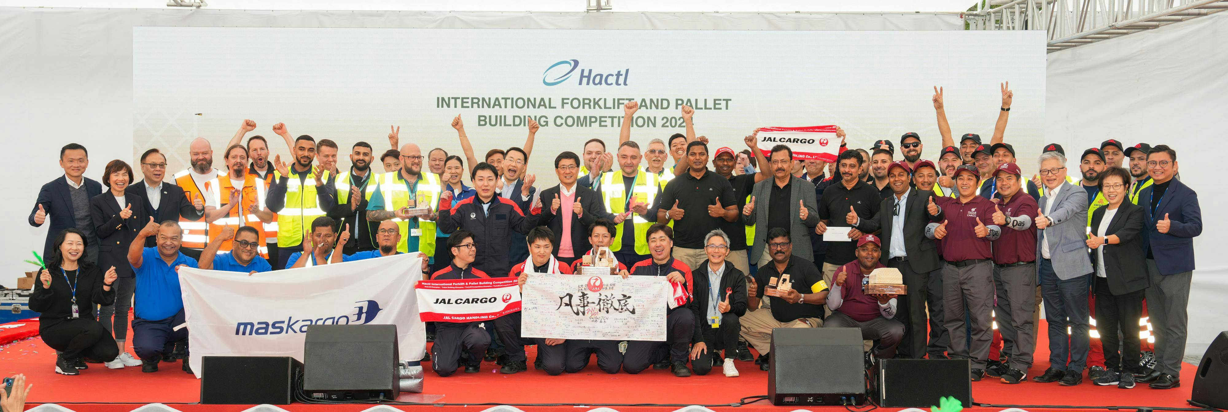 all_competing_teams_pictured_with_the_guest_offici