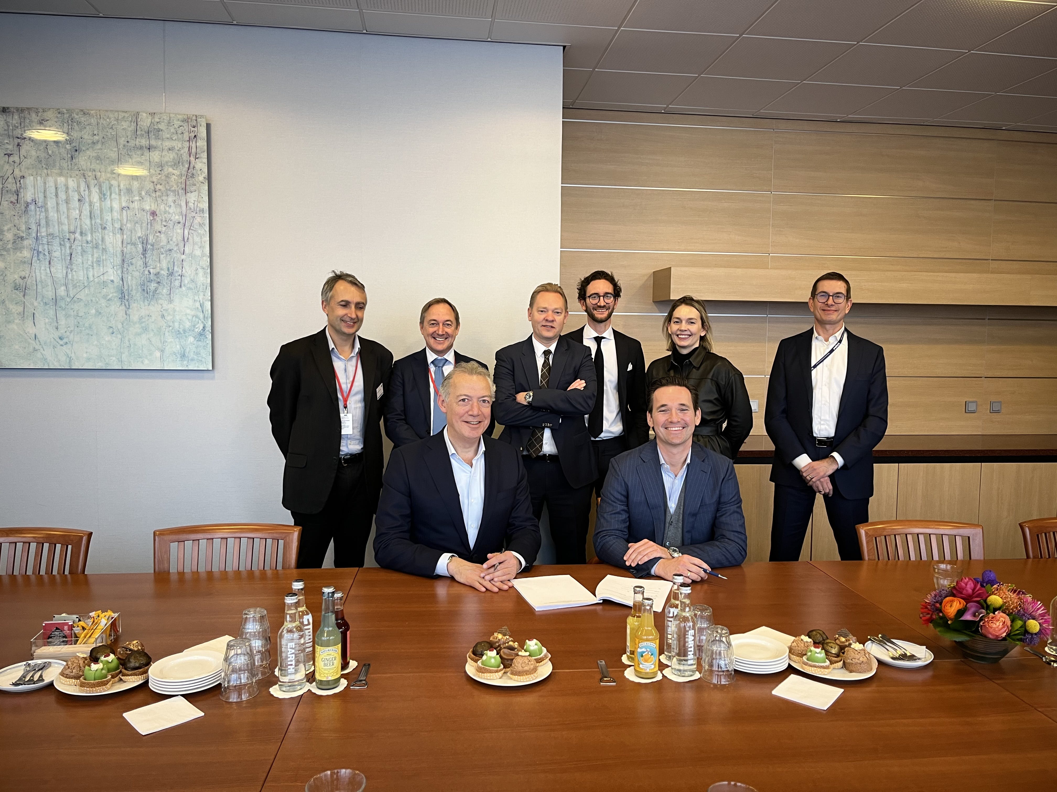 From left to right: Patrice de Hemptinne, General Counsel TCR, Erik de Harder, Director Benelux/Nordics TCR, Erik Swelheim, CFO KLM, Roeland Pompen, Director Holdings M&A KLM, Bruno Vanpoucke, Commercial Director TCR, Tom Bellekens, CEO TCR, Andrea van Sleen, KLM Legal, John de Hollander, VP Finance KLM Ground Services