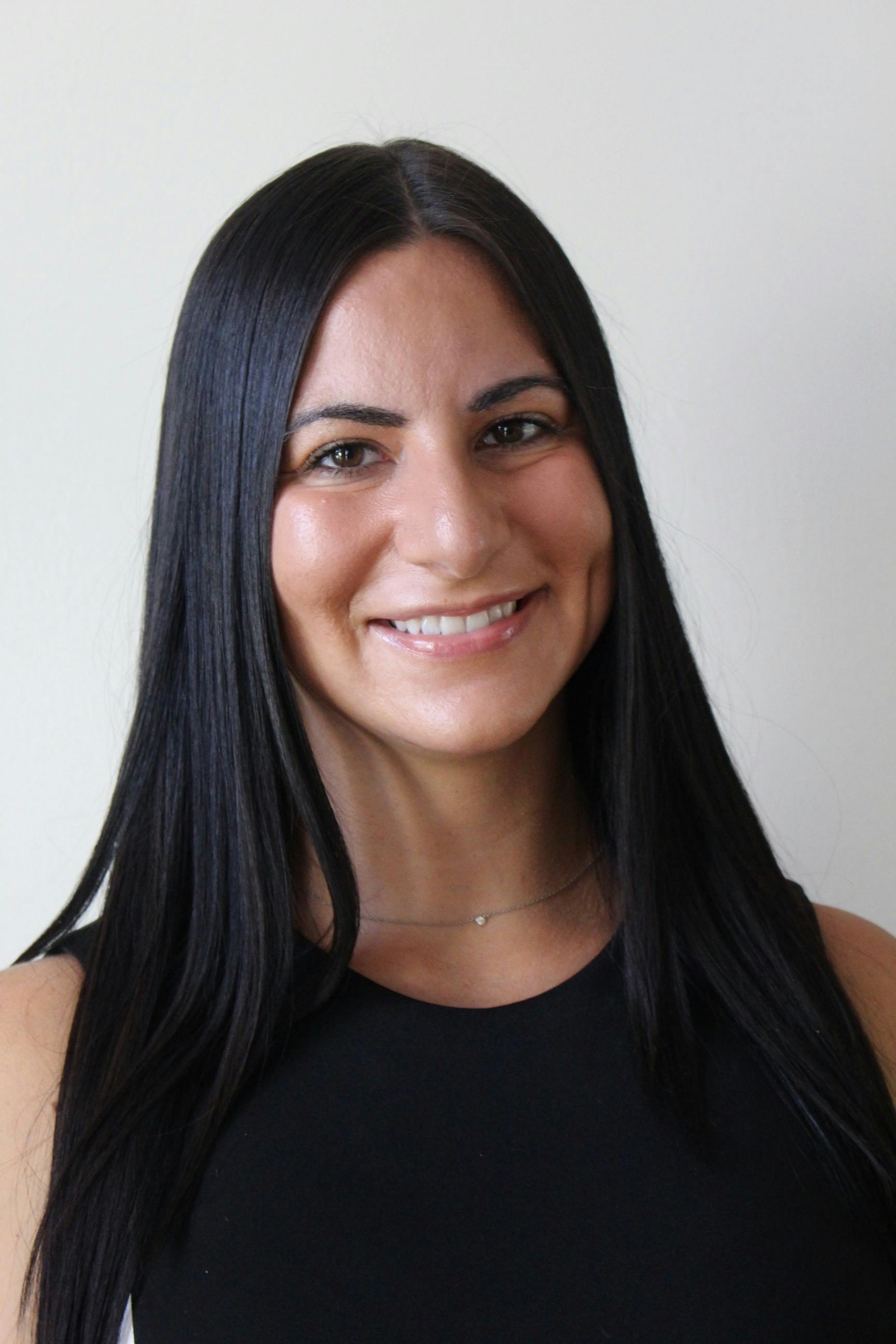 669e5aa68303bbce220ecb02 Professional Pic