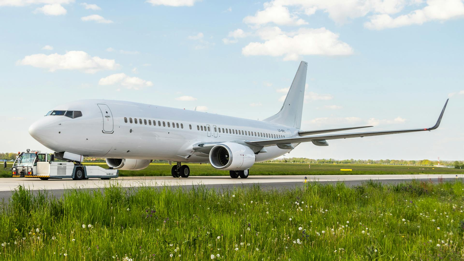 klasjet_reconfigures_acmi_aircraft_for_business_cl