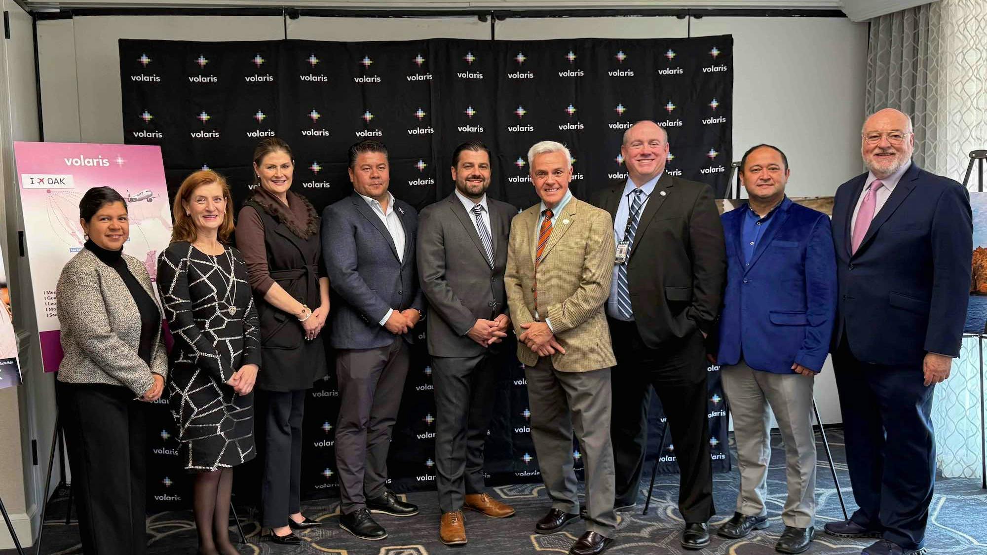 volaris_and_port_officials_small_11142024_group_co