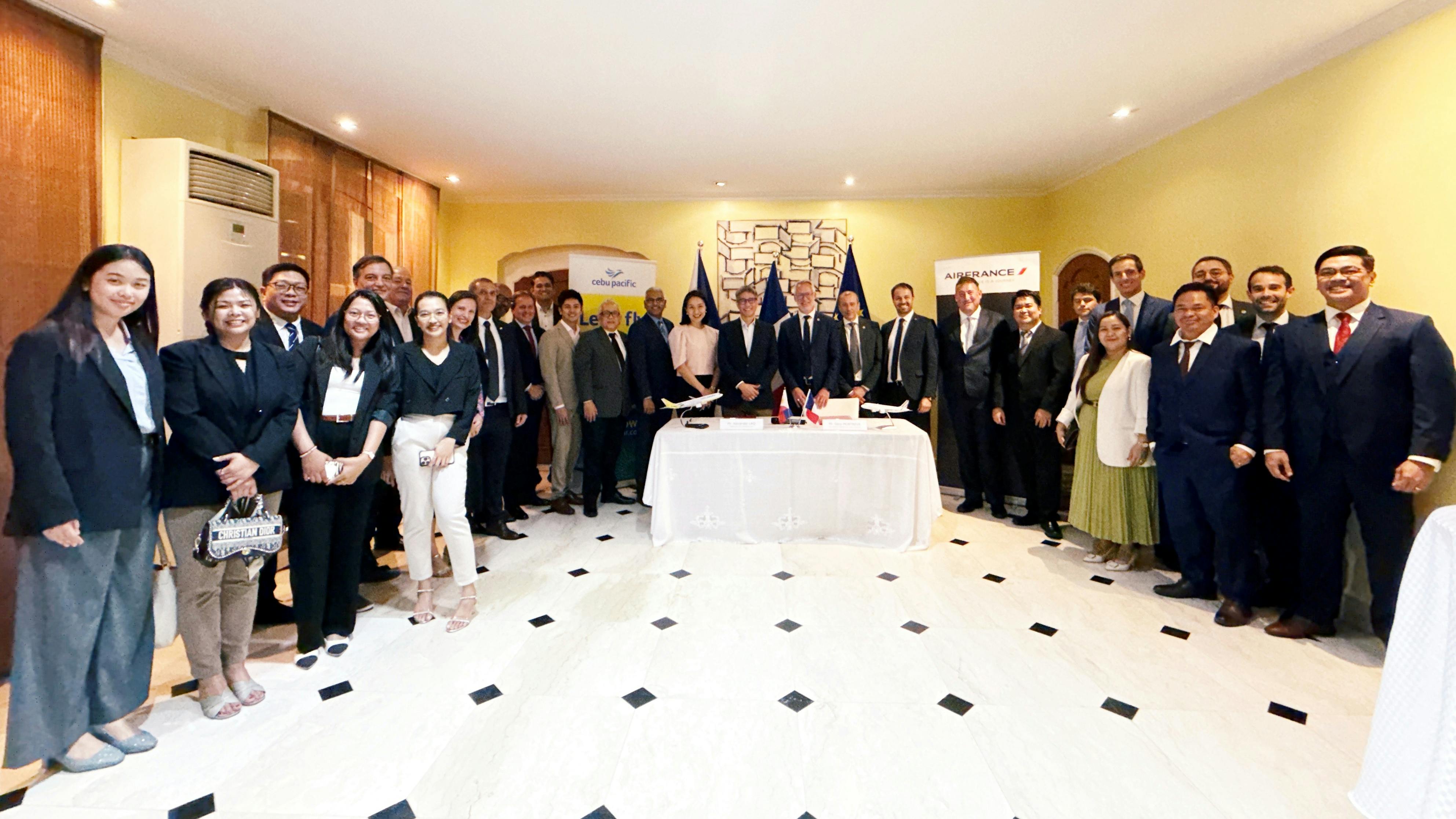 6825dcb554ab16a9bc54e1e2 Mnl Signing 2