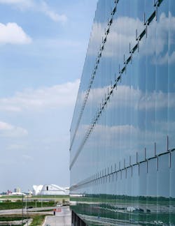 14-inch clips support the glass panels’ weight while accommodating construction tolerances, live load movement, wind loads, and expansion joints. 14-inch clips support the glass panels’ weight while accommodating construction tolerances, live load movement, wind loads, and expansion joints.