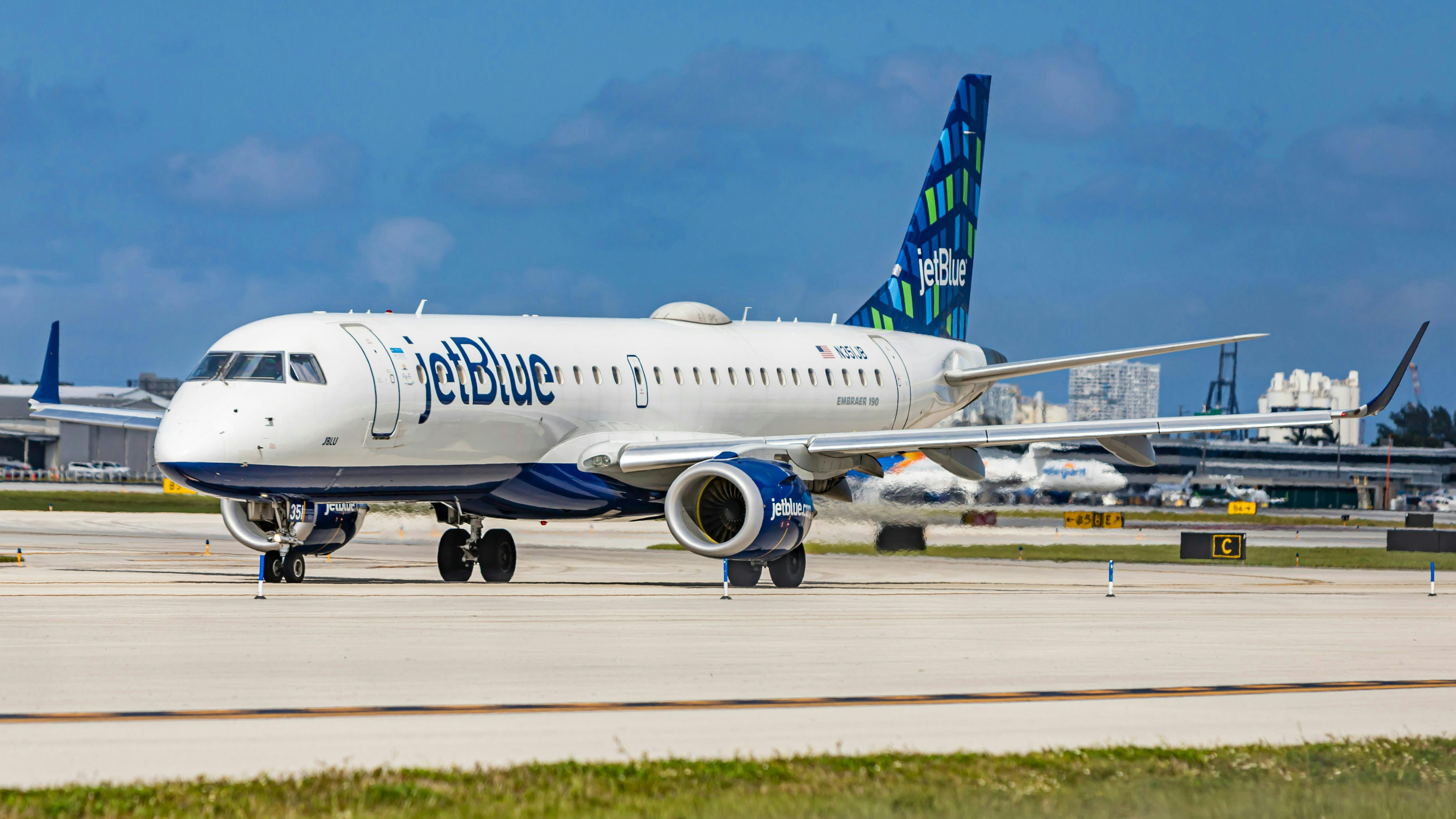 689a1e81962242f8231e2ac5 Image 1 Of Jetblue Aircraft
