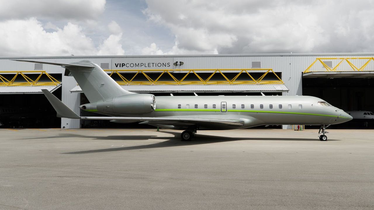 68f8d5d865558c37cf9863c8 Global 5500 Exterior