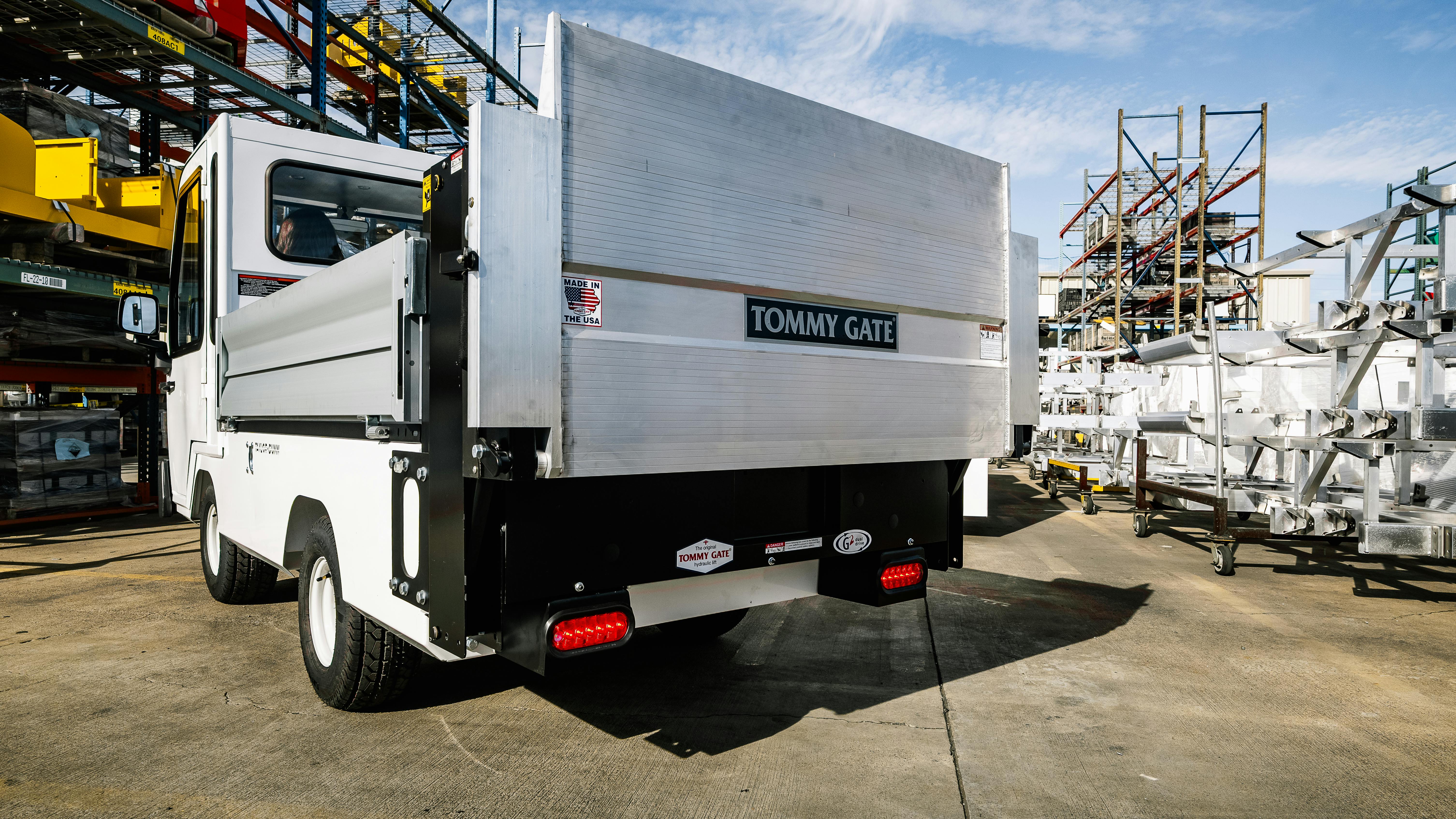 69f4aee7ce9e142cc5112a51 Taylordunnbigfootxlliftgatetommygatemanufacturingr