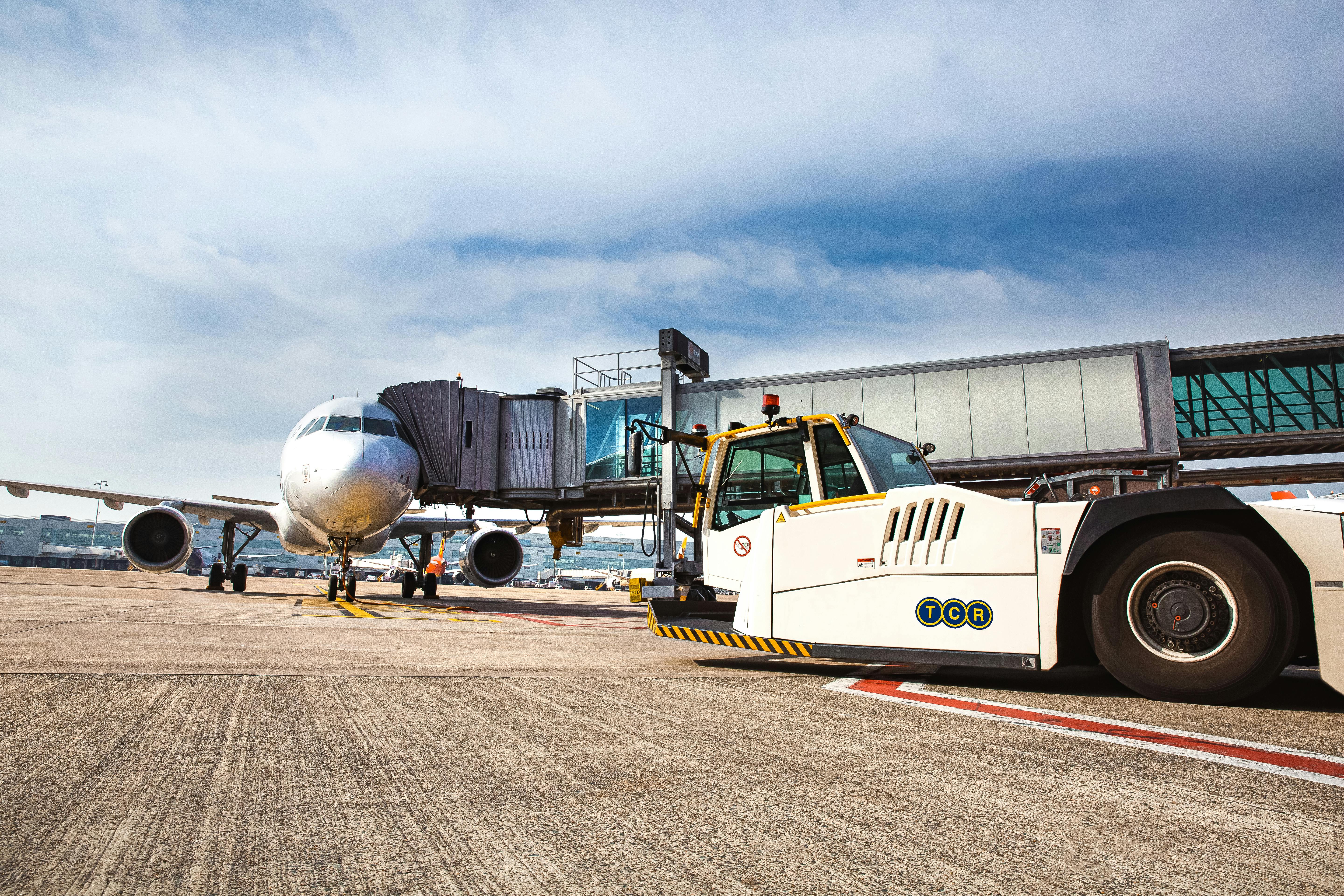 69fdedd99393a411ff76af81 Tcr Plane Pushback
