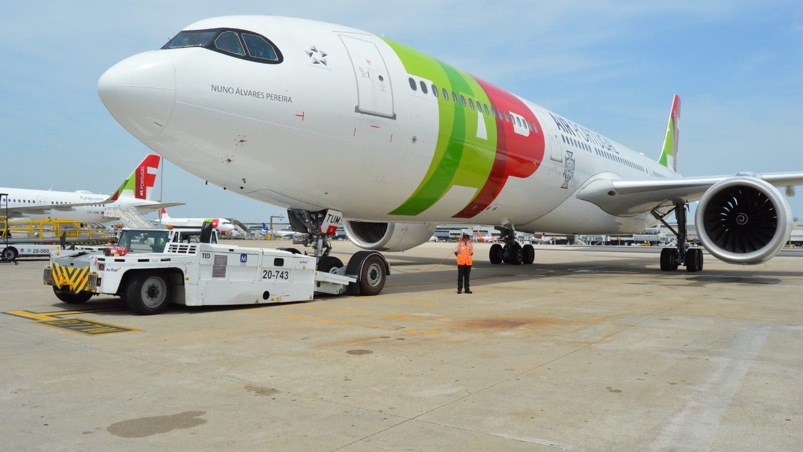 menziesaviationprovidesgroundandcargosevicesatlisb