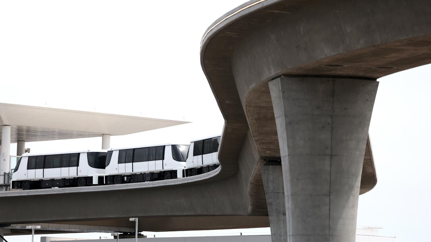 EL SEGUNDO, CA, APRIL 16, 2026: The Automated People Mover, LAX's 2.25-mile electric train system, runs without passengers during a series of testing at LAX on Thursday, April 16, 2026.