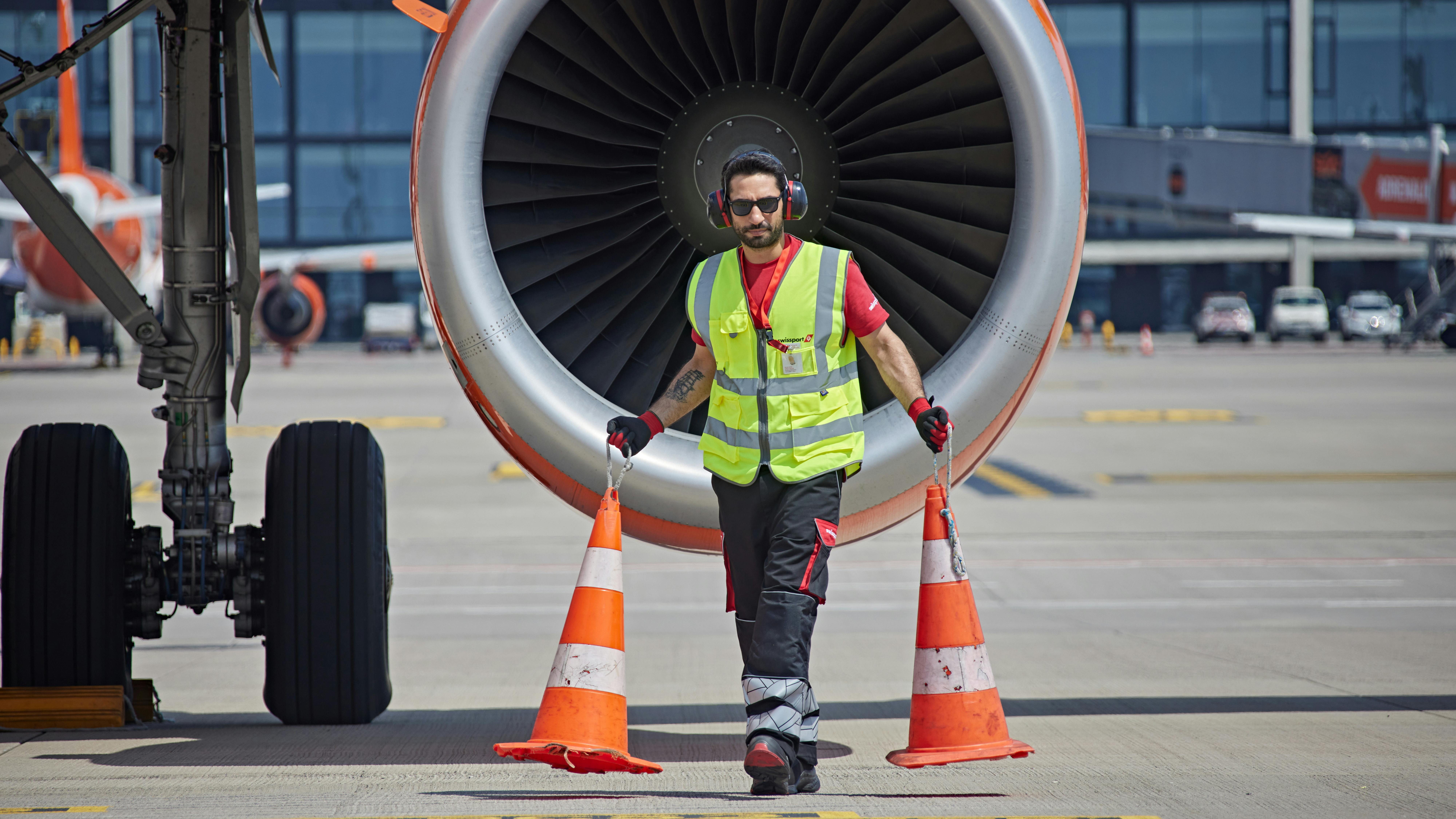3318c58b5888220720swissport333
